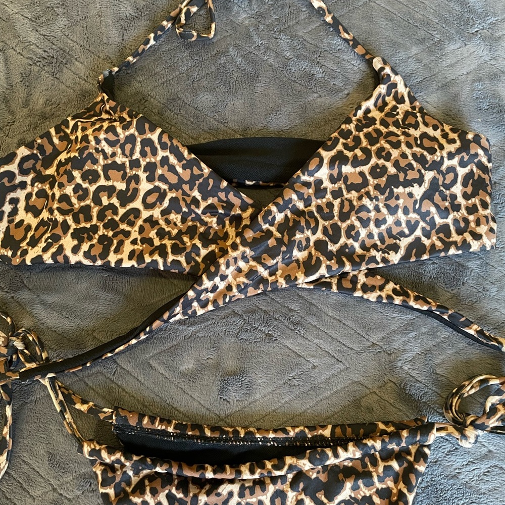 Bikini - Picture 3 of 4